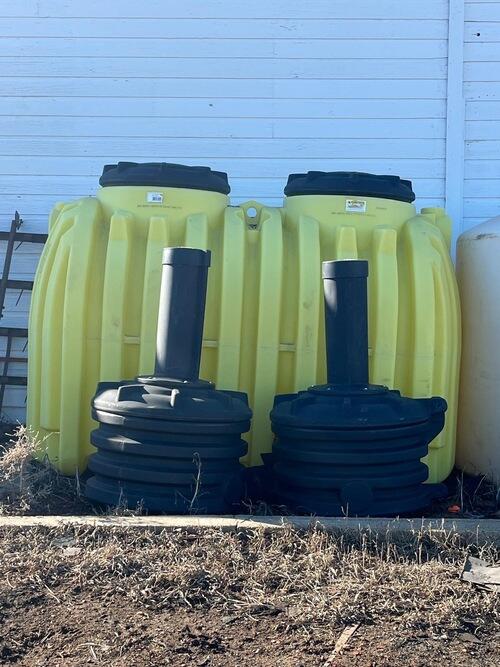 1000 gallon septic tank and two riser clean outs and two gaskets for ...
