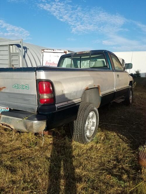1995 dodge ram 1500 5.2 magnum 5 speed manual transmission. Needs
