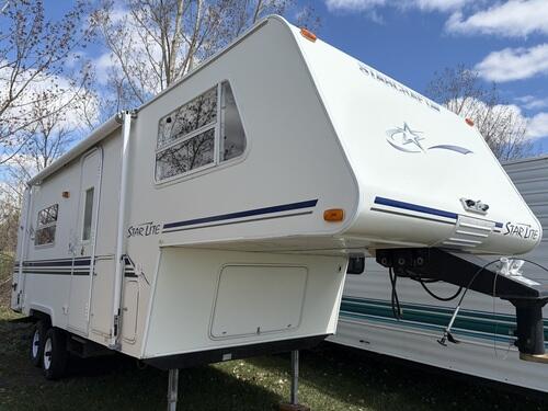 2000 starlite by StarCraft fifth wheel camper | Bismarck, ND