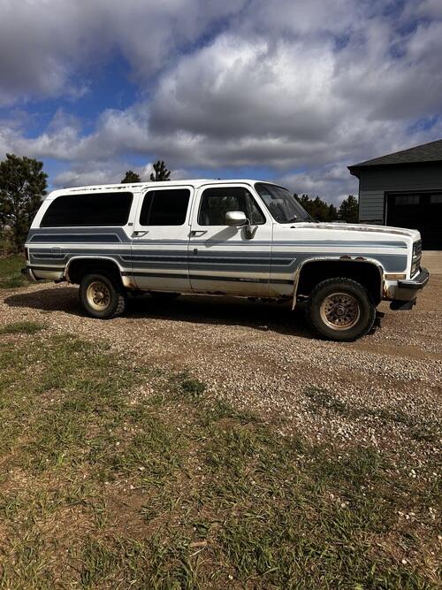 1989 Chevy suburban square body. 83,000 miles. | Dickinson, ND