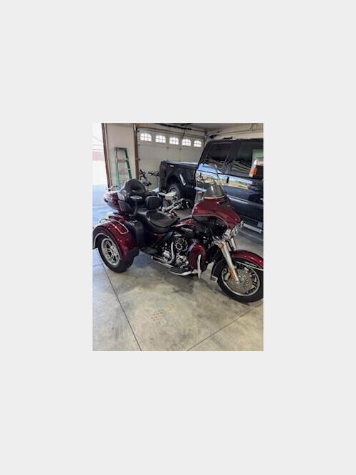 2014 Harley Davidson Tri Glide 2 stage motor, 2 windshields, arm rests ...