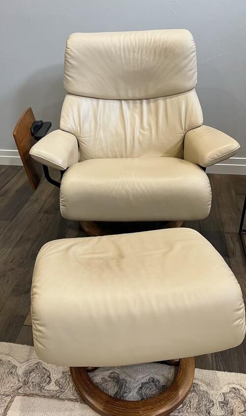 Leather Ekornes Stressless Recliners, adjustable side tables and smart