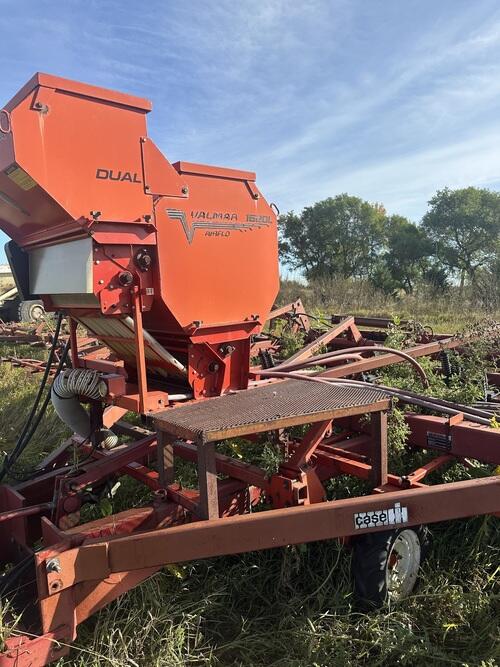 CIH 5700 chisel plow. 30 foot with harrows and granular applicator ...