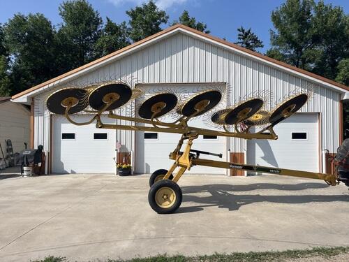 Vermeer VR1224 Twelve Wheel Carted Rake with Wind Discs | Michigan, ND