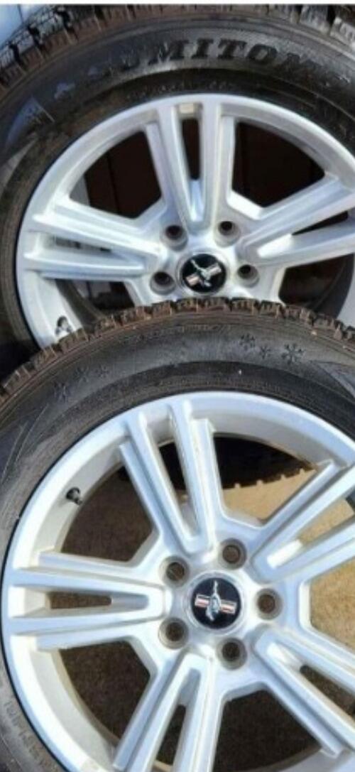 215/65r179 x4 sumitomo snow tires and rims Bismarck, ND